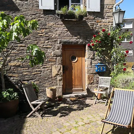 Fuenf Giebel Eck In Der Freiheit Am Ruhrtalradweg *