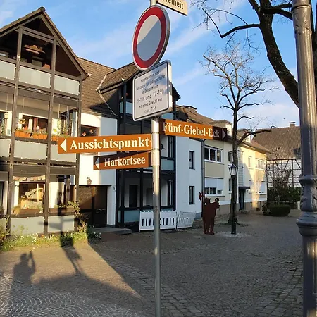 Fuenf Giebel Eck In Der Freiheit Am Ruhrtalradweg * Wetter (Ruhr)