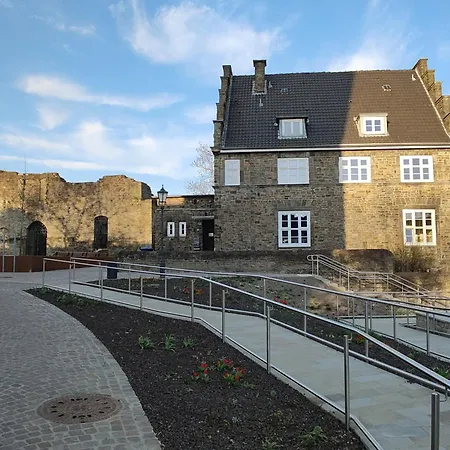 Fuenf Giebel Eck In Der Freiheit Am Ruhrtalradweg