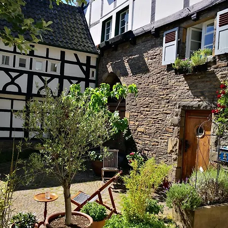 Fuenf Giebel Eck In Der Freiheit Am Ruhrtalradweg