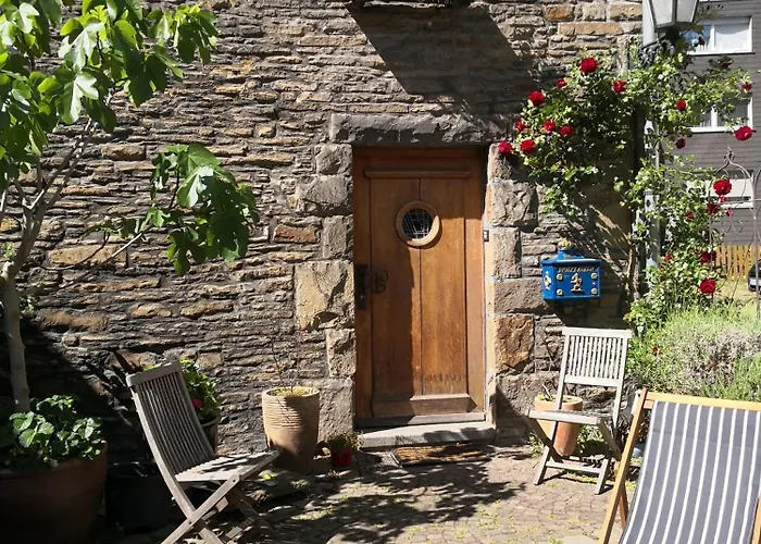 Fuenf Giebel Eck In Der Freiheit Am Ruhrtalradweg *