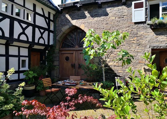 Fuenf Giebel Eck In Der Freiheit Am Ruhrtalradweg *