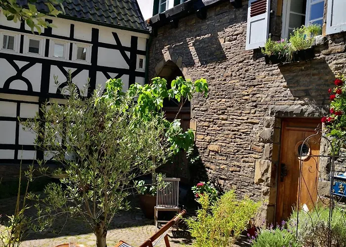 Fuenf Giebel Eck In Der Freiheit Am Ruhrtalradweg