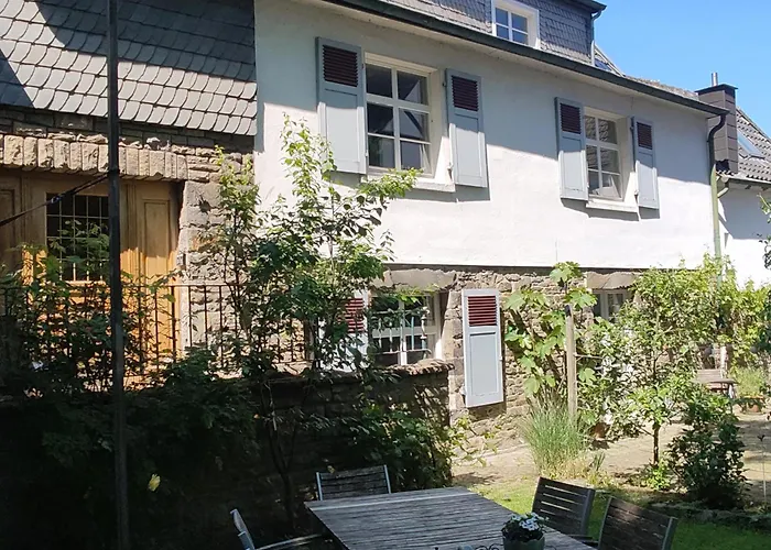 Fuenf Giebel Eck In Der Freiheit Am Ruhrtalradweg